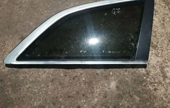 Audi Q7 4L Rear side window