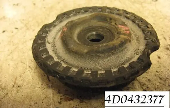 Volkswagen PASSAT B5.5 Front coil spring rubber mount 4D0432377