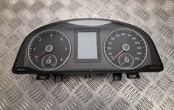 Volkswagen Touran II Speedometer (instrument cluster) 1T0920975E