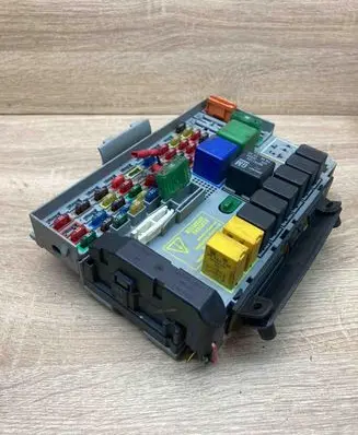 Opel Zafira A Fuse module 24412497
