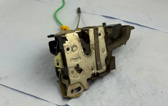 BMW 5 E39 Front door lock