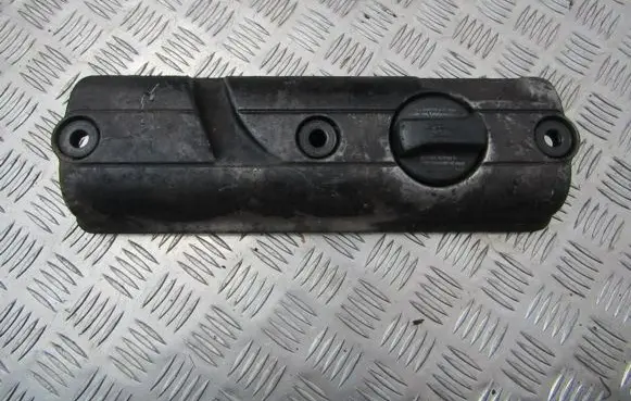 Volkswagen Golf III Rocker cam cover 030103475M