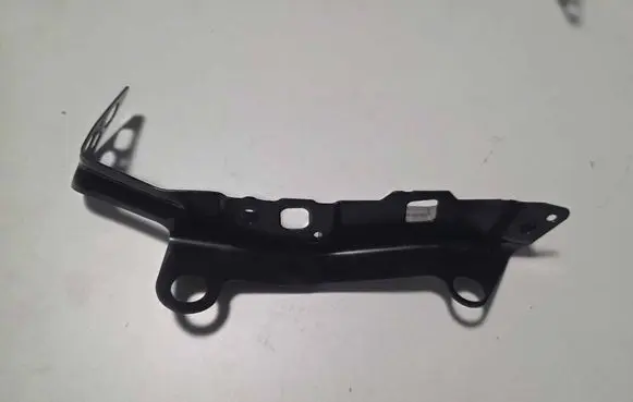 Audi A3 S3 8V Fender mounting bracket 8V0821091C