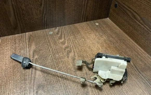 Peugeot Boxer Front door lock