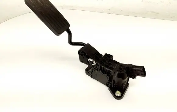 Honda CR-V Accelerator throttle pedal 2700000410 04Q11A00112
