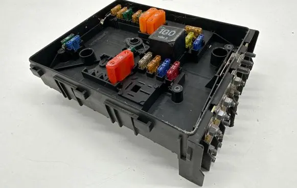 Volkswagen PASSAT B7 Fuse module 1K0937125A