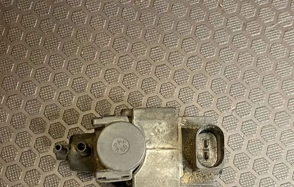 Audi A6 S6 C6 4F Turbo solenoid valve 059906627A 4252443