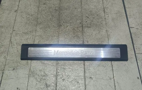 Mercedes-Benz ML W164 Front sill trim cover A1646803335
