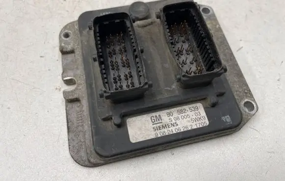 Opel Zafira A Engine control unit/module 90582539 S9800503 9082406262