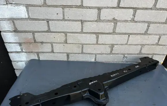 Toyota Avensis T270 Bottom radiator support slam panel 