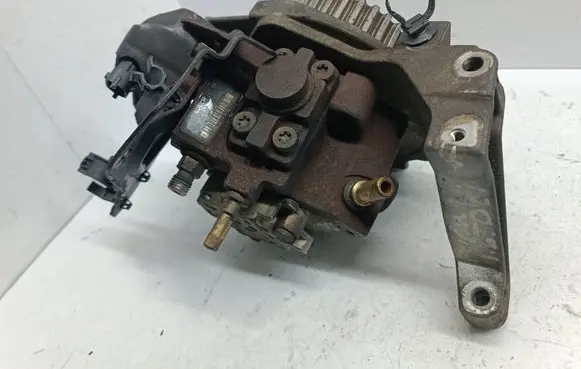 Ford Focus Fuel injection high pressure pump 0445010102 9656300380