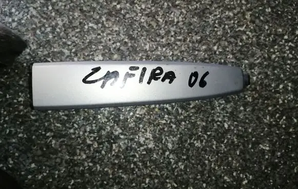 Opel Zafira B Front door exterior handle