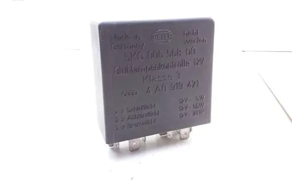 Audi A4 S4 B5 8D Hazard warning light relay 4A0919471 5KG00656800