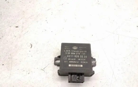 Mercedes-Benz E W211 Light module LCM A2118203226 2118203226