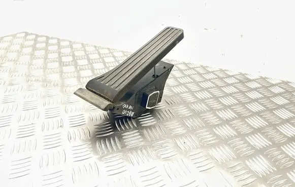 Mercedes-Benz C W204 Accelerator throttle pedal A2043000004