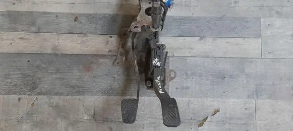 Ford Fiesta Clutch pedal mounting bracket assembly 8V219F836AA