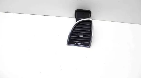 Chrysler 300C Dashboard air vent grill cover trim 