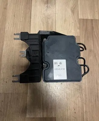 Mercedes-Benz B W246 W242 ABS Pump A0004313700