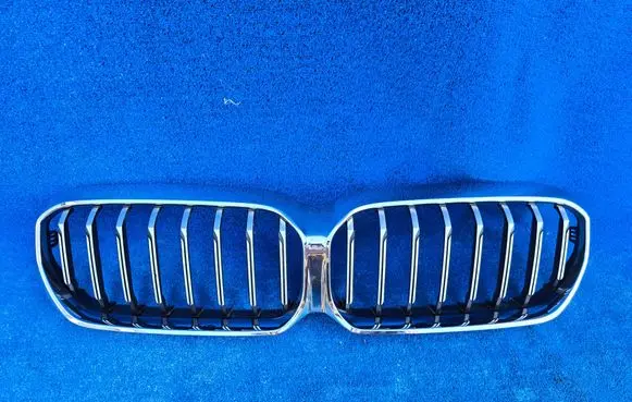 BMW 5 G30 G31 G38 Front bumper upper radiator grill 9852283