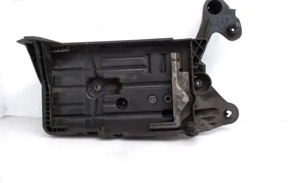 Volkswagen PASSAT B8 Battery tray 5Q0915321J 5Q0915331K