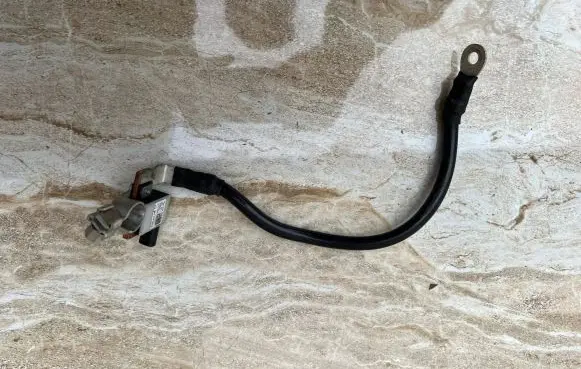 Audi A4 Allroad B9 Negative earth cable (battery) 8S0915181C