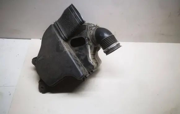 BMW 3 E90 E91 Air filter box 7567175