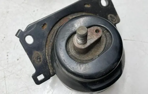 Toyota Land Cruiser (J150) Engine mount bracket 020610D 1236130143