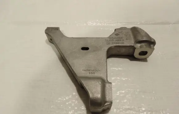 Opel Vivaro Engine mounting bracket 244834609R
