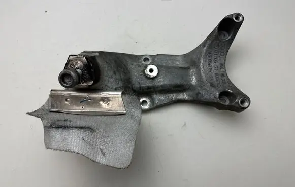 Audi A7 S7 4G Engine mounting bracket 4G0199307H