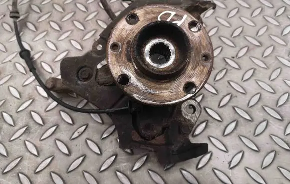 Chrysler Ypsilon Front wheel hub