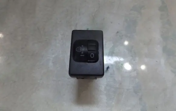 Suzuki Ignis Headlight level height control switch