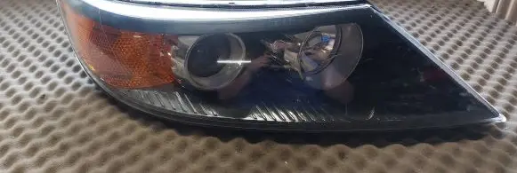 KIA Sorento Headlight/headlamp 921022P090