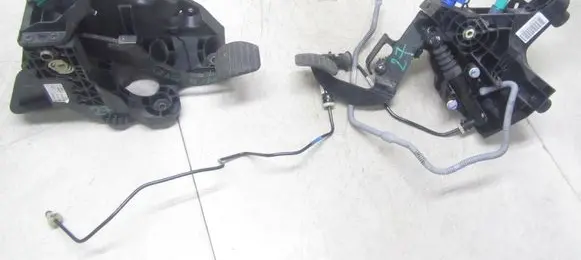 Renault Trafic III (X82) Clutch pedal 465033911R