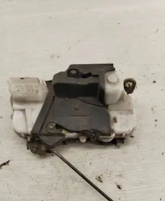Citroen C5 Front door lock (next to the handle) 