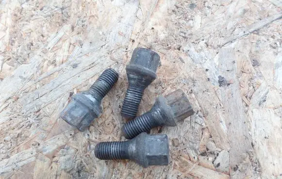 Opel Corsa D Nuts/bolts 