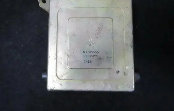 Mitsubishi Galant Engine control unit/module MD105555 E2T55271