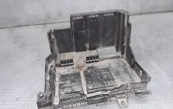 Renault Scenic II - Grand scenic II Battery tray 8200467409