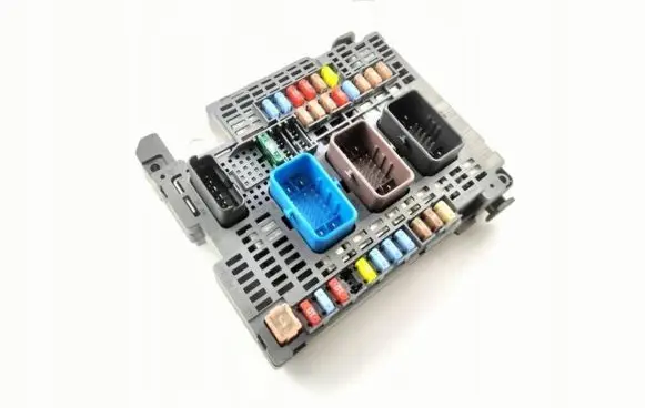 Peugeot 508 Fuse module 9677987580