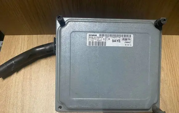 Ford Focus Engine control unit/module S118934101E 4M5112A650HE