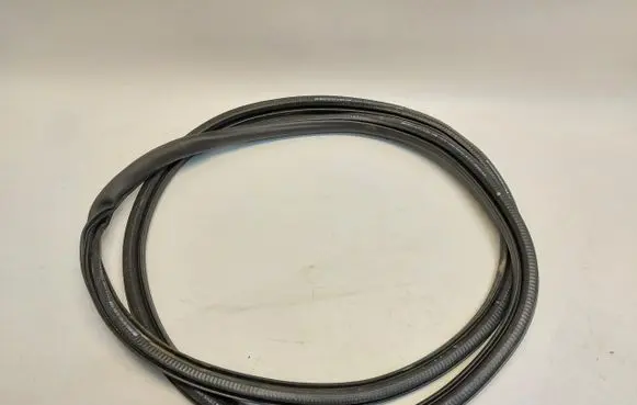 Peugeot 3008 III Front door rubber seal 9839764680JLK01
