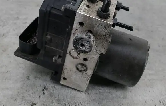 Volkswagen PASSAT B5.5 ABS Pump
