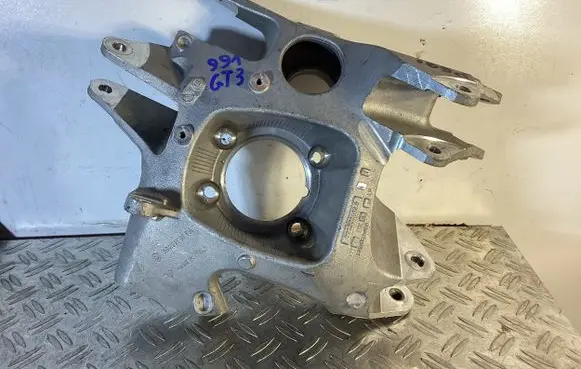 Rear wheel hub