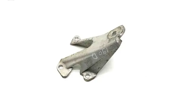 Engine mounting bracket