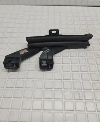 Peugeot 308 Front door windshield rail 9802147980