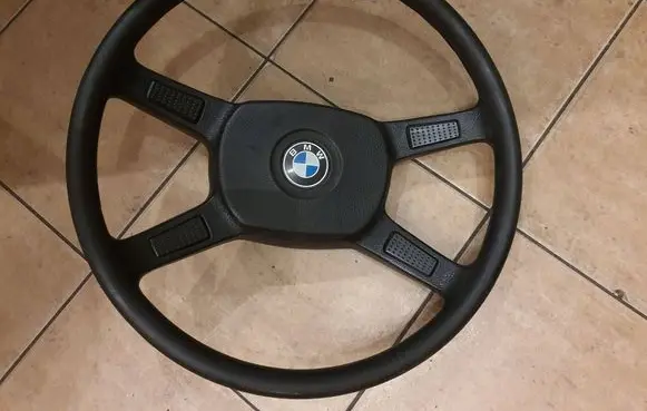 BMW 5 E28 Steering wheel 11506711