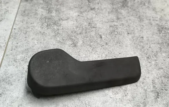 Volkswagen PASSAT B6 Engine bonnet (hood) release handle 1J1823533C