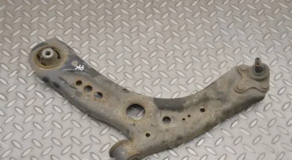 Volkswagen Golf VII Front lower control arm/wishbone 5Q0407151J