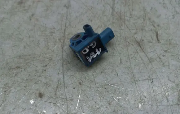 Volkswagen Jetta VI Airbag deployment crash/impact sensor 5K0959351A