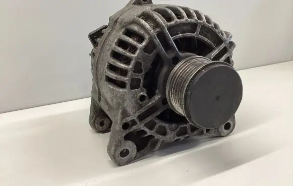 Nissan Qashqai Generator/alternator 0124525140