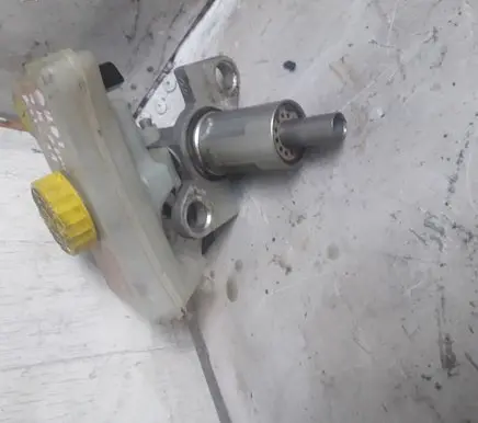 Audi A4 S4 B7 8E 8H Master brake cylinder